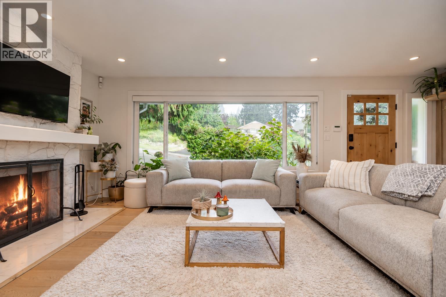 1361 E 15th Street, North Vancouver, British Columbia  V7J 1K9 - Photo 3 - R3174771