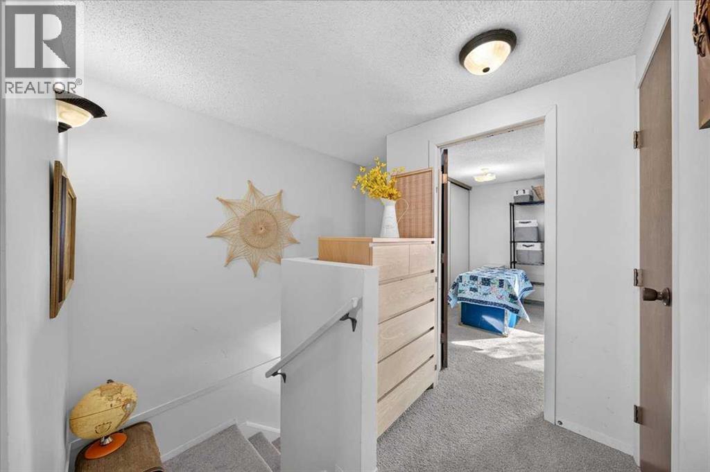 130 Woodmont Terrace SW, Calgary, Alberta  T2W 4Z4 - Photo 19 - A2351852