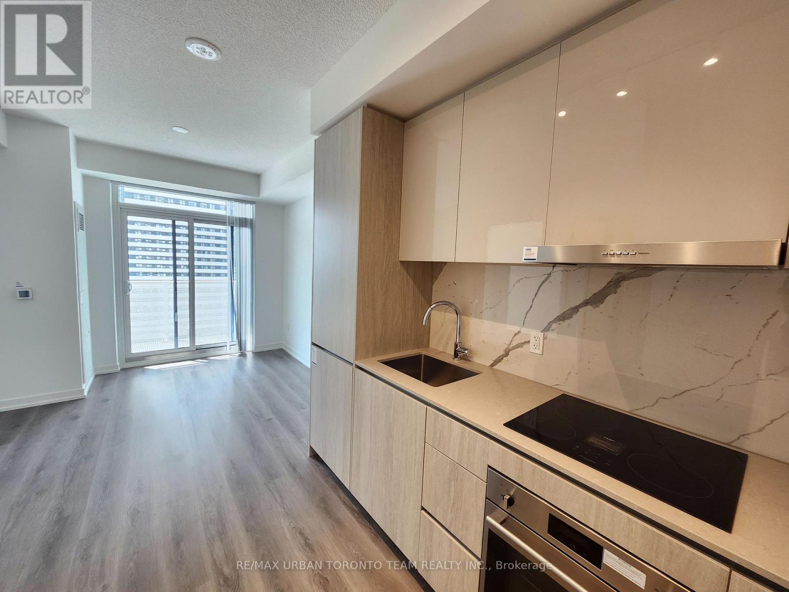 1215 - 28 Interchange Way, Vaughan (Vaughan Corporate Centre), Ontario  L4K 0P8 - Photo 2 - N14031824