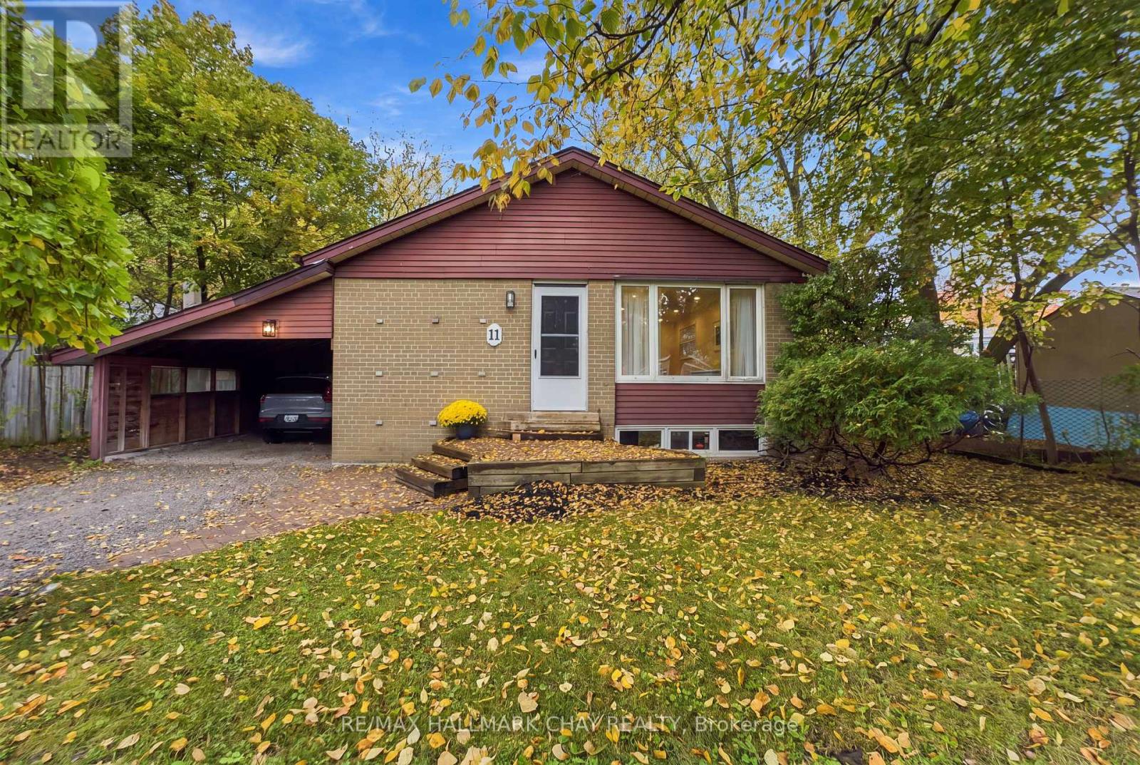 11 DAVIDSON ROAD, Aurora, Ontario