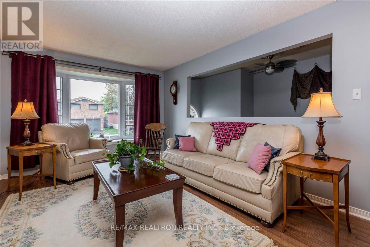 37 Toboggan Hill Drive, Orillia, Ontario  L3V 7R1 - Photo 3 - S14031846