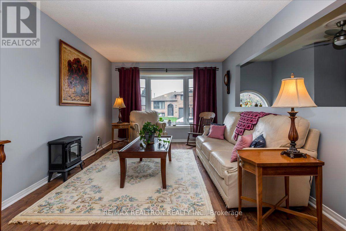 37 Toboggan Hill Drive, Orillia, Ontario  L3V 7R1 - Photo 4 - S14031846