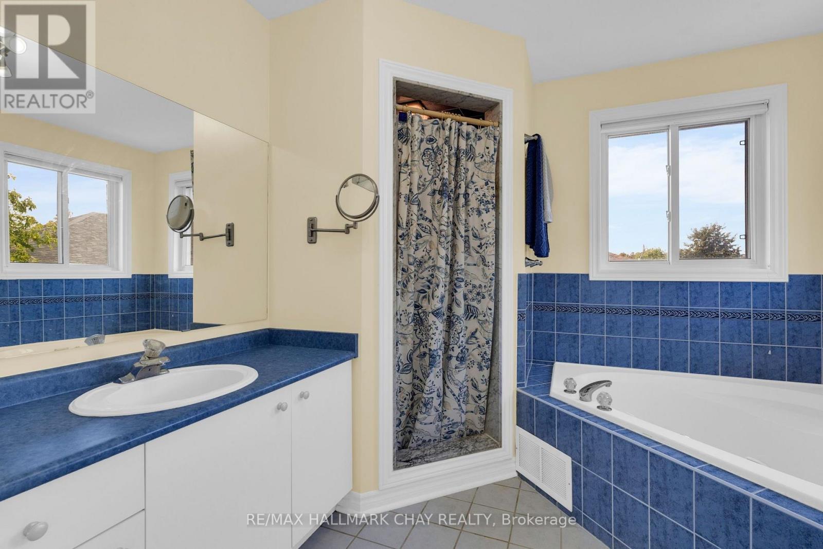 6 Whispering Pine Place, Barrie, Ontario  L4N 9R9 - Photo 23 - S14031892