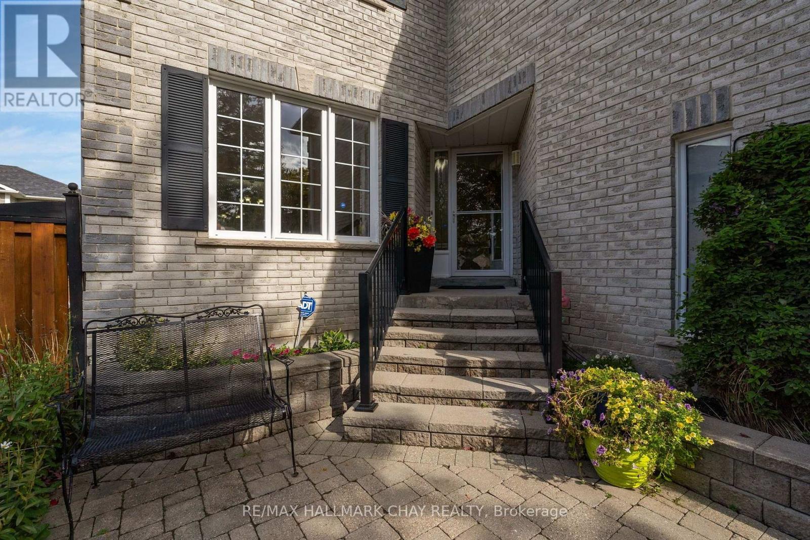 6 Whispering Pine Place, Barrie, Ontario  L4N 9R9 - Photo 3 - S14031892