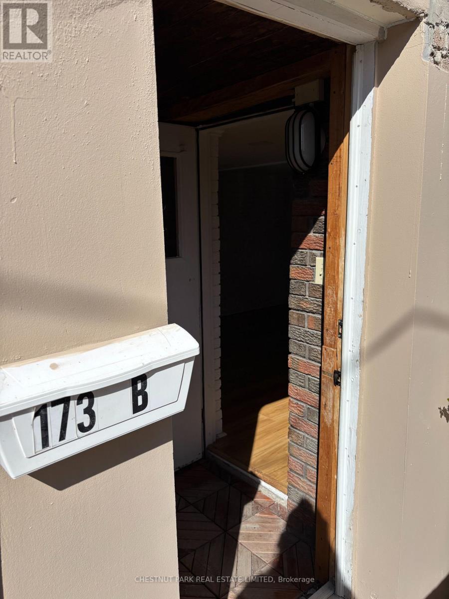 Lower - 173 Chambers Avenue, Toronto, Ontario  M6N 3M5 - Photo 3 - W14031708