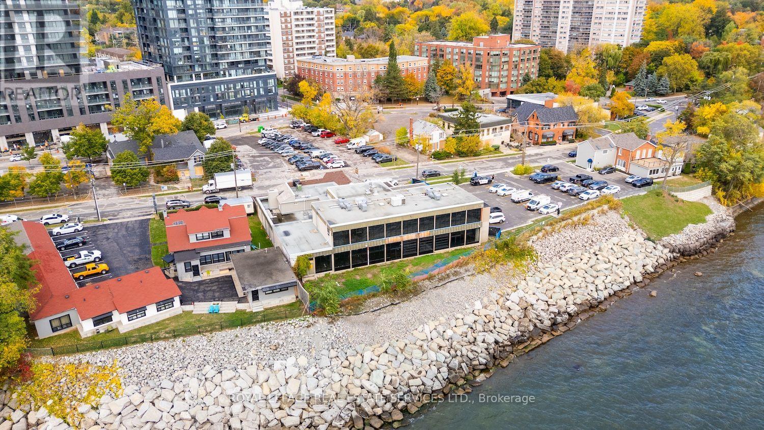 2084 Old Lakeshore Road, Burlington, Ontario  L7R 1A3 - Photo 6 - W14031712