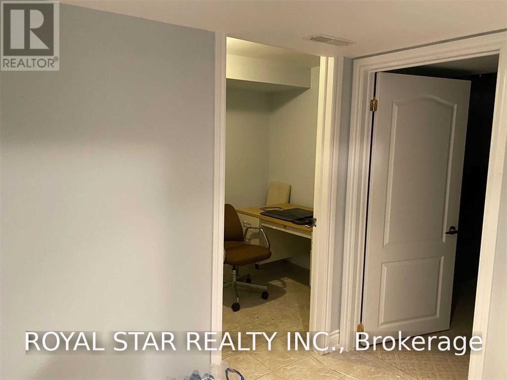 51 Pennyroyal Crescent, Brampton, Ontario  L6S 6J6 - Photo 6 - W14031806