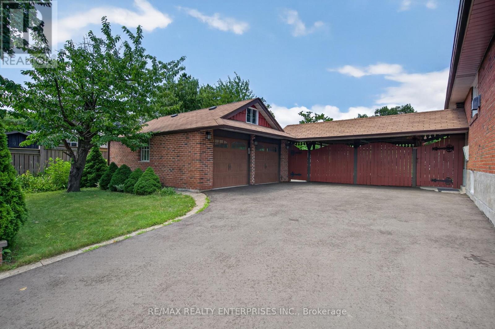 1282 DAIMLER ROAD Mississauga (Clarkson) Ontario Canada L5J3T2 4