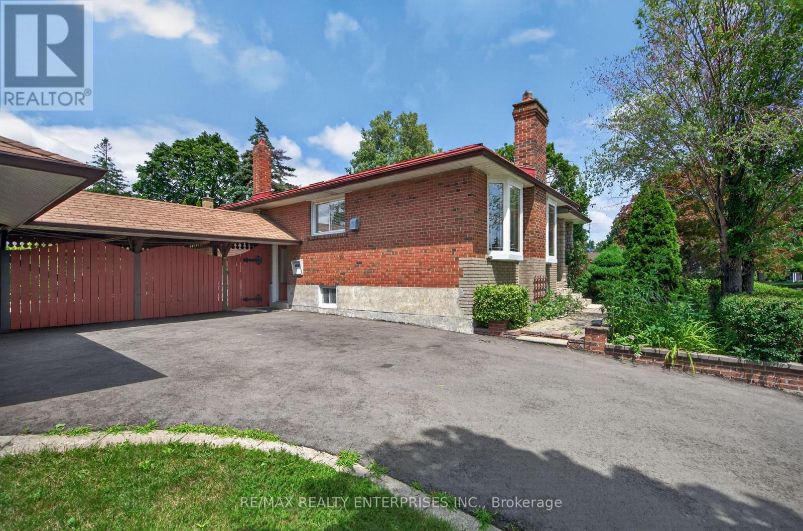 1282 DAIMLER ROAD Mississauga (Clarkson) Ontario Canada L5J3T2 5