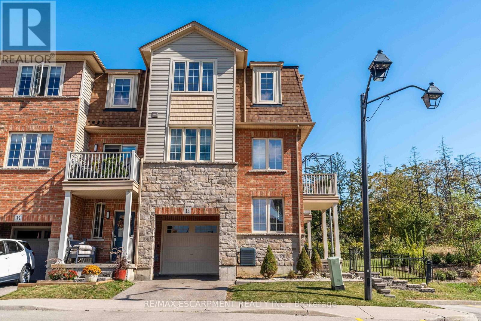 13 - 11 STOCKBRIDGE GARDENS, Hamilton, Ontario