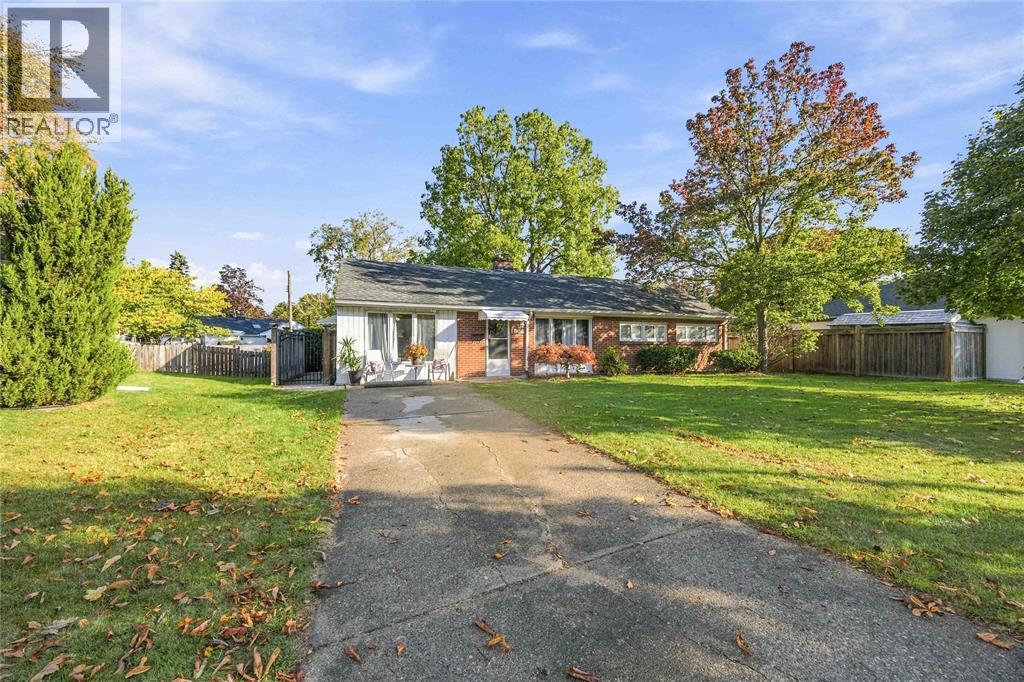 914 Retlaw Drive, Sarnia, Ontario  N7V 2X1 - Photo 3 - 26025186