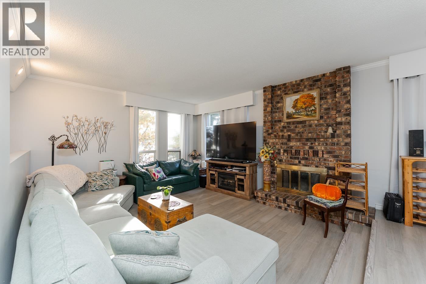2941 Oakridge Crescent, Prince George, British Columbia  V2K 3Y2 - Photo 2 - R3175119