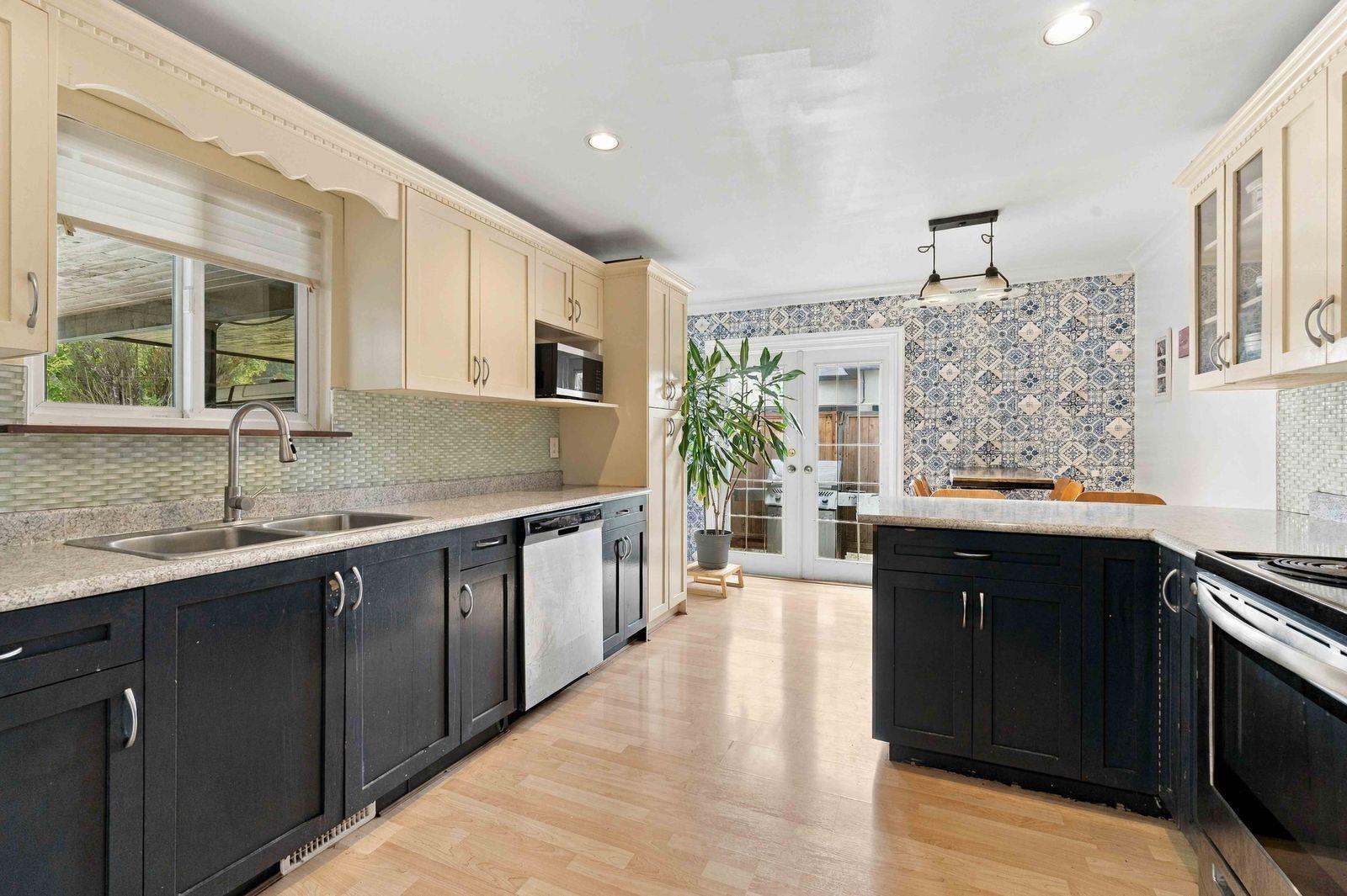 6671 Carncross Crescent, Delta, British Columbia  V4E 1L5 - Photo 3 - R3173702