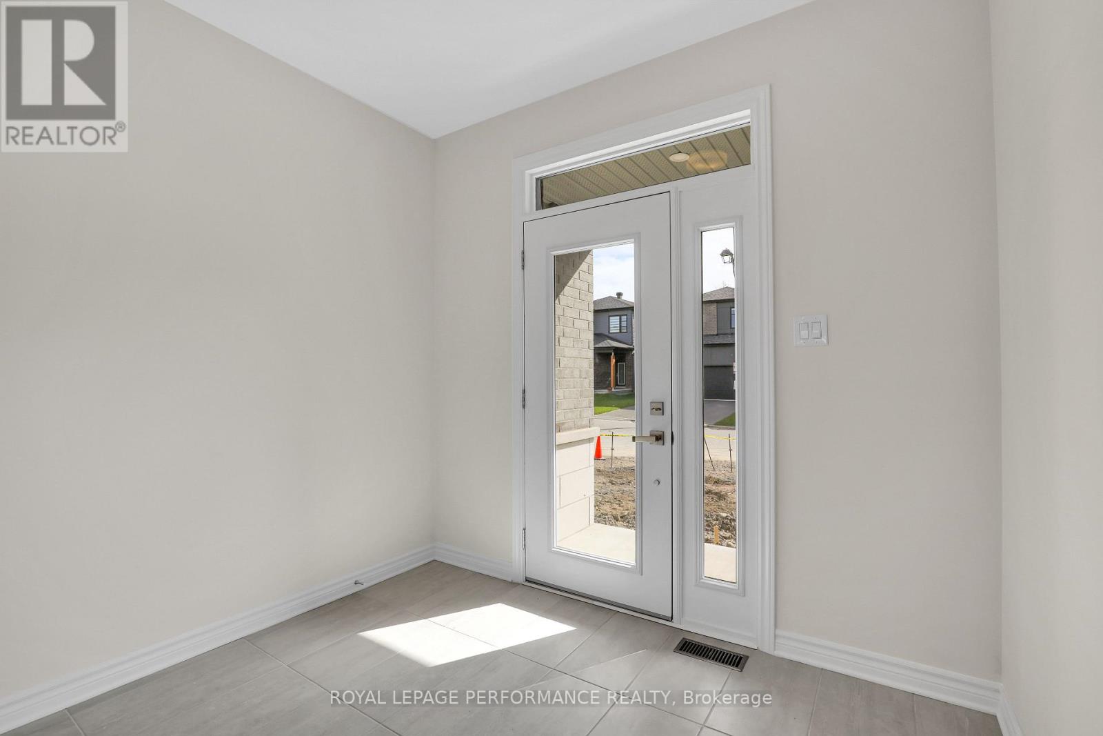 550 Paakanaak Avenue, Ottawa, Ontario  K1X 0J7 - Photo 5 - X14032076