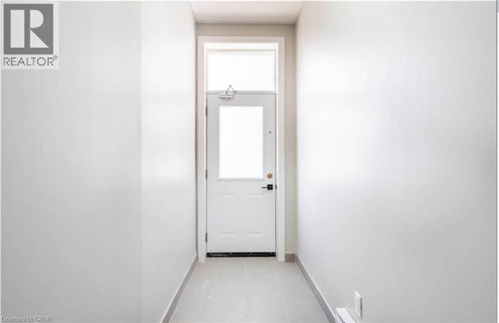 102 WELLINGTON Street N Unit# 1