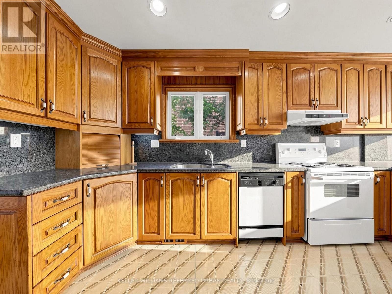 82 Crossbow Crescent, Toronto, Ontario  M2J 3M4 - Photo 15 - C14032108