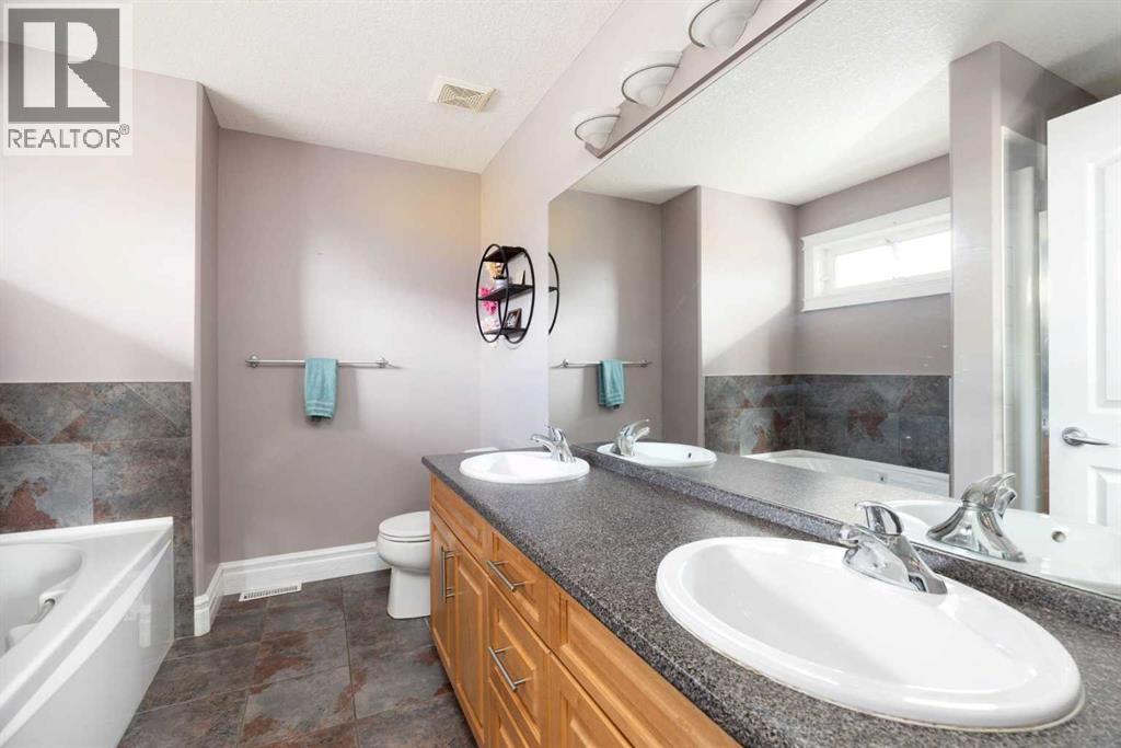 106 Pike Bay, Fort Mcmurray, Alberta  T9K 0C8 - Photo 22 - A2349955