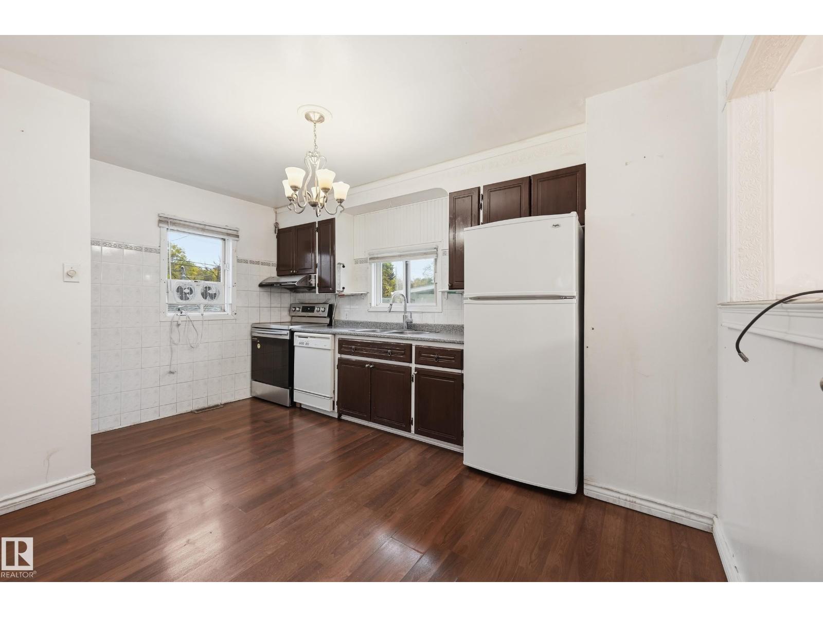 12009 49 ST NW