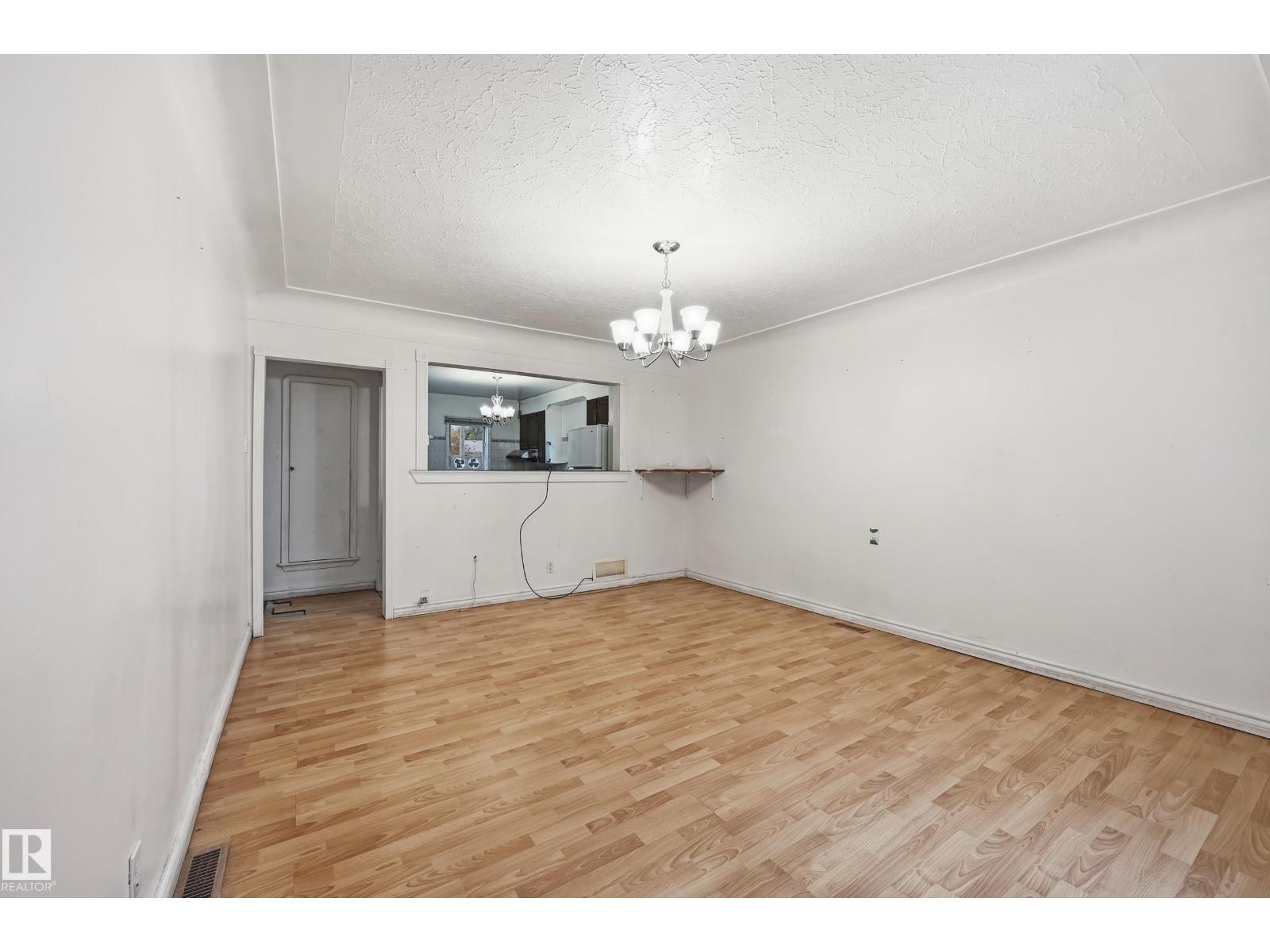 12009 49 ST NW