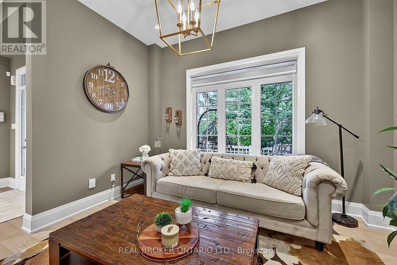 64 Manor Glen Crescent, East Gwillimbury (Mt Albert), Ontario  L0G 1M0 - Photo 5 - N14032006