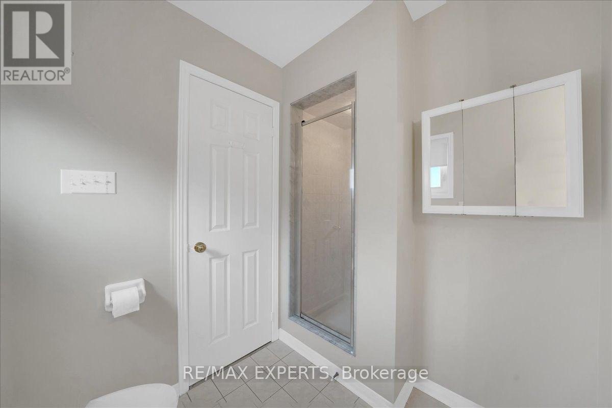117 Pinedale Gate, Vaughan, Ontario  L4L 8X3 - Photo 18 - N14032016
