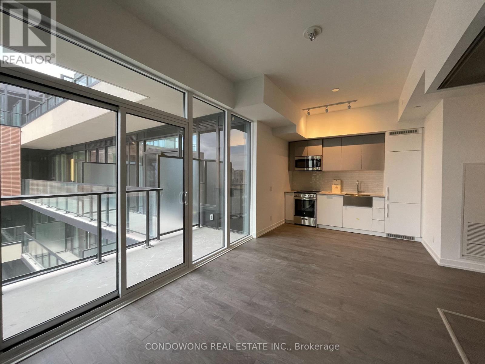 LP9 - 270 DUFFERIN STREET
