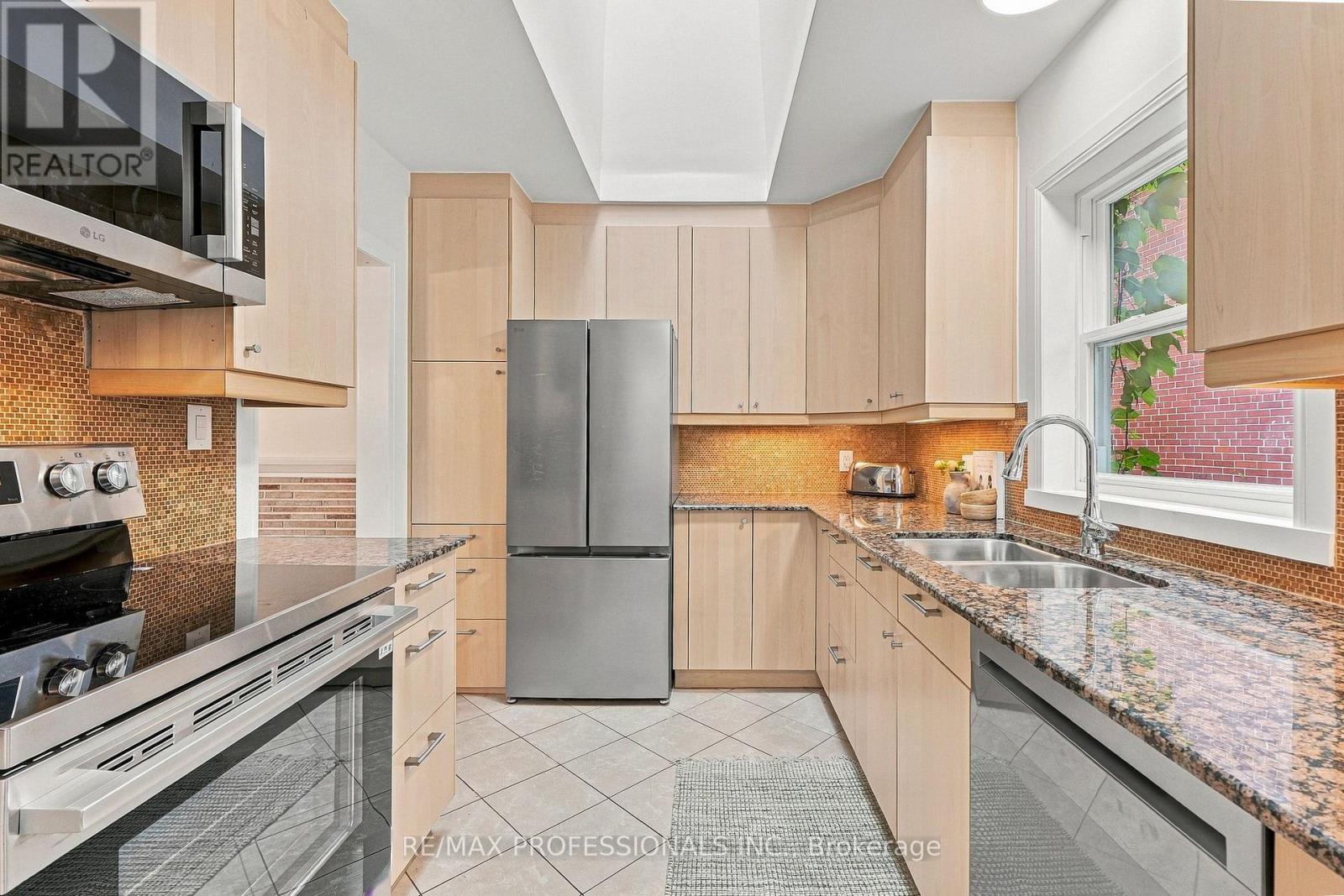 8 Northolt Court, Toronto, Ontario  M9A 3B1 - Photo 12 - W14032124