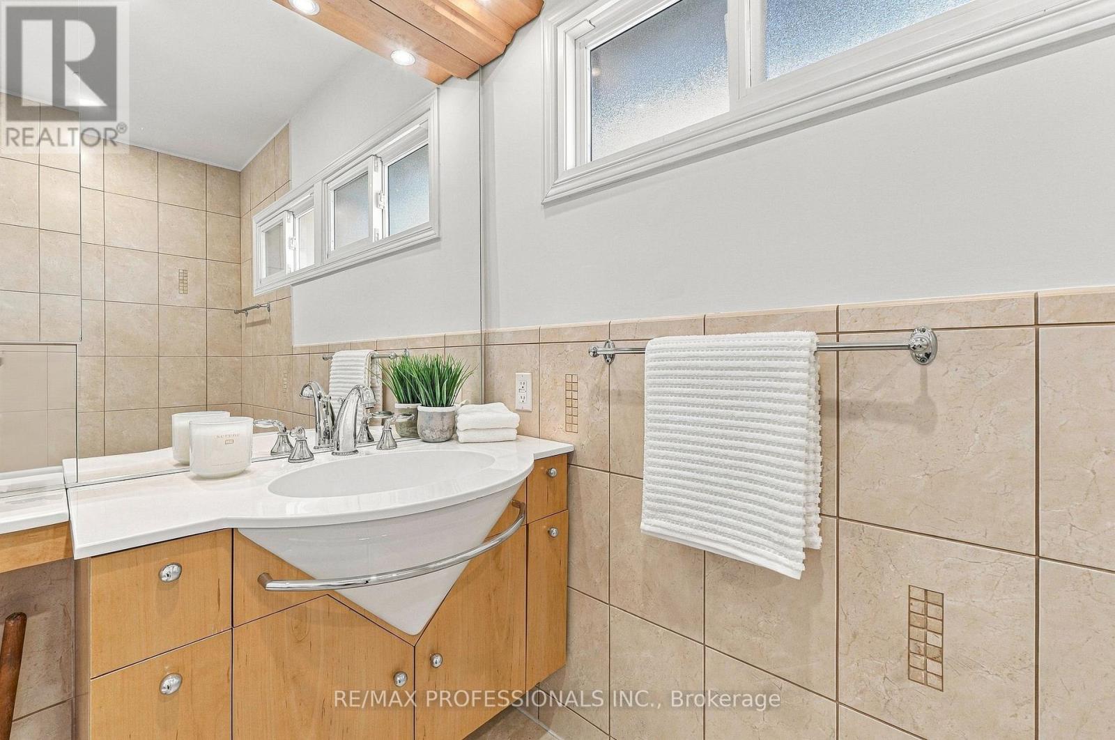 8 Northolt Court, Toronto, Ontario  M9A 3B1 - Photo 28 - W14032124