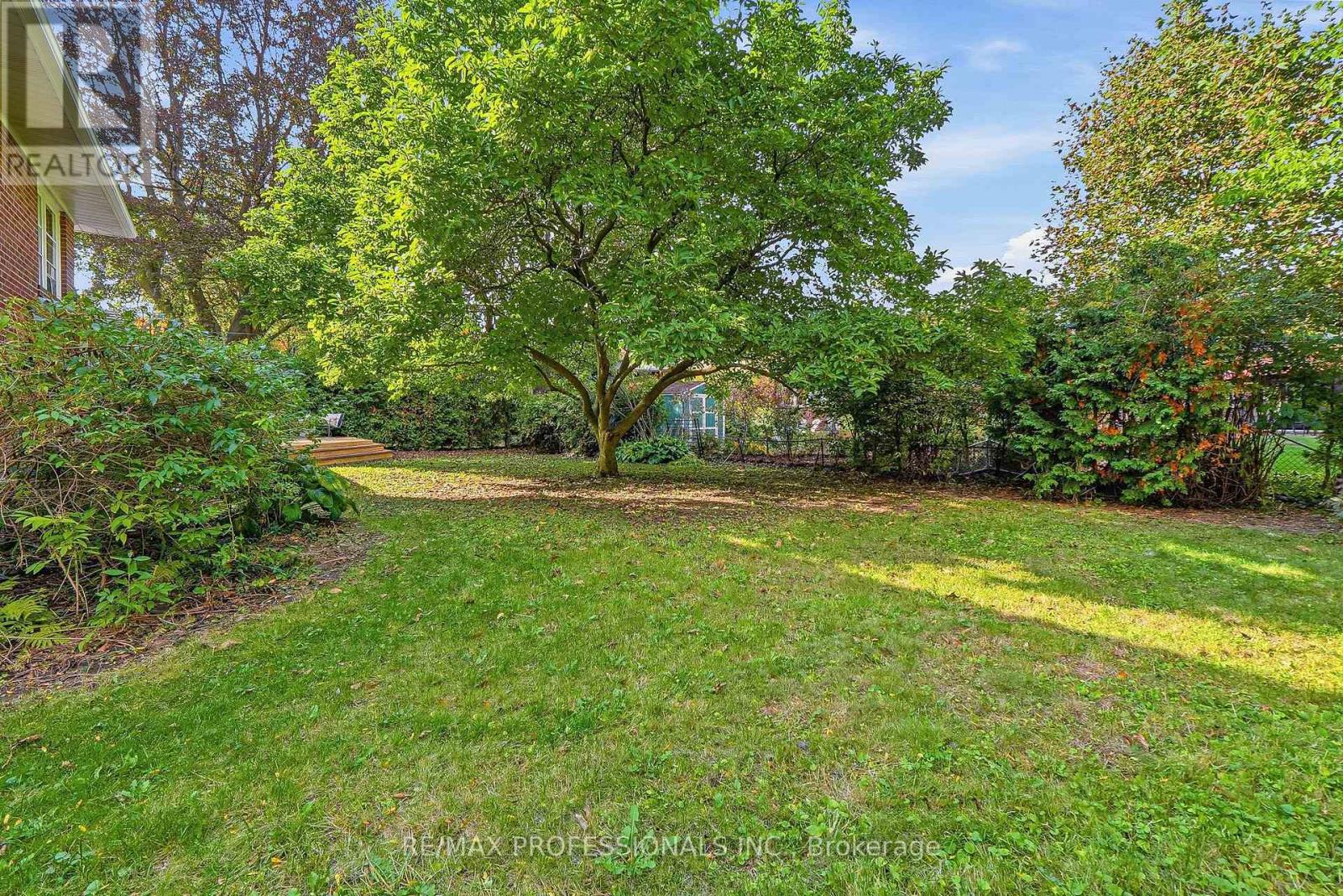 8 Northolt Court, Toronto, Ontario  M9A 3B1 - Photo 47 - W14032124
