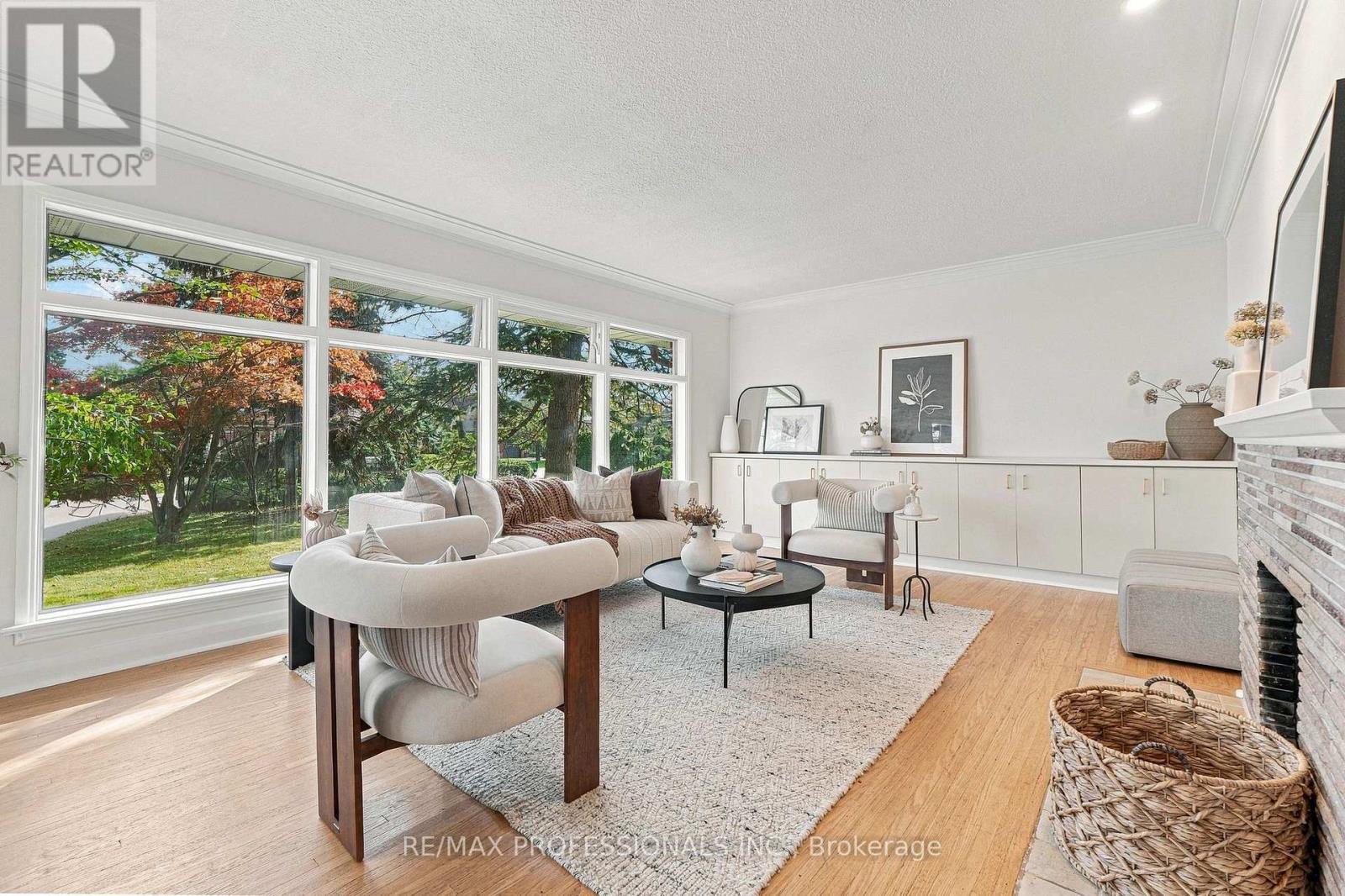 8 Northolt Court, Toronto, Ontario  M9A 3B1 - Photo 7 - W14032124
