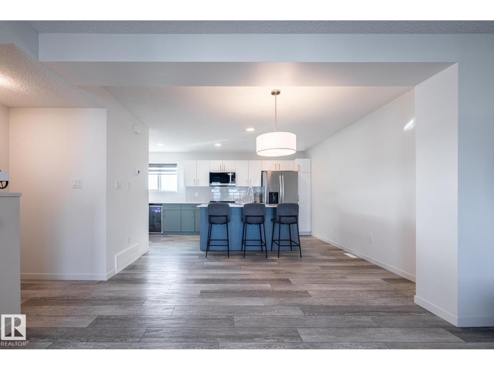 1273 MCLEOD AV