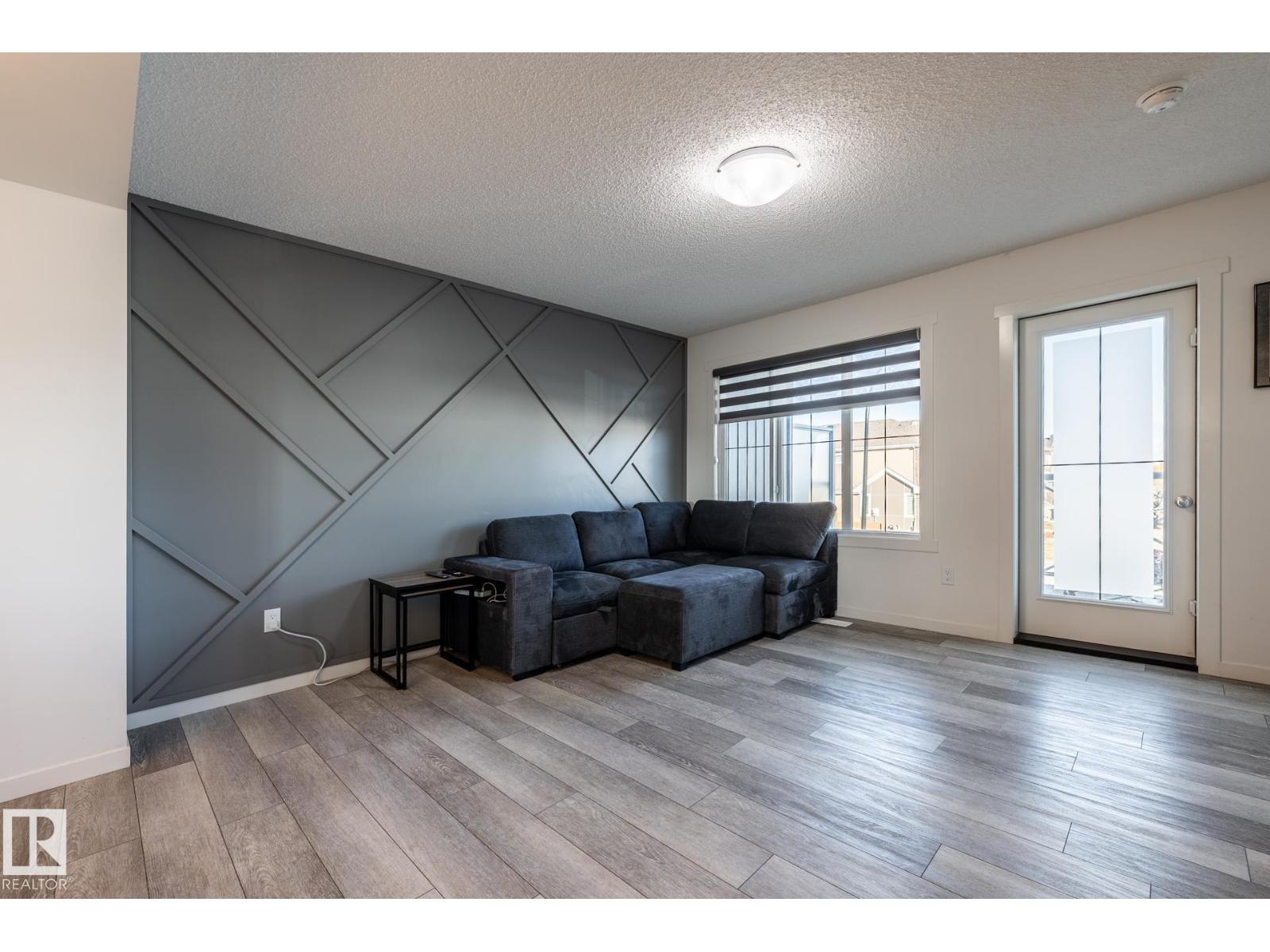 1273 MCLEOD AV