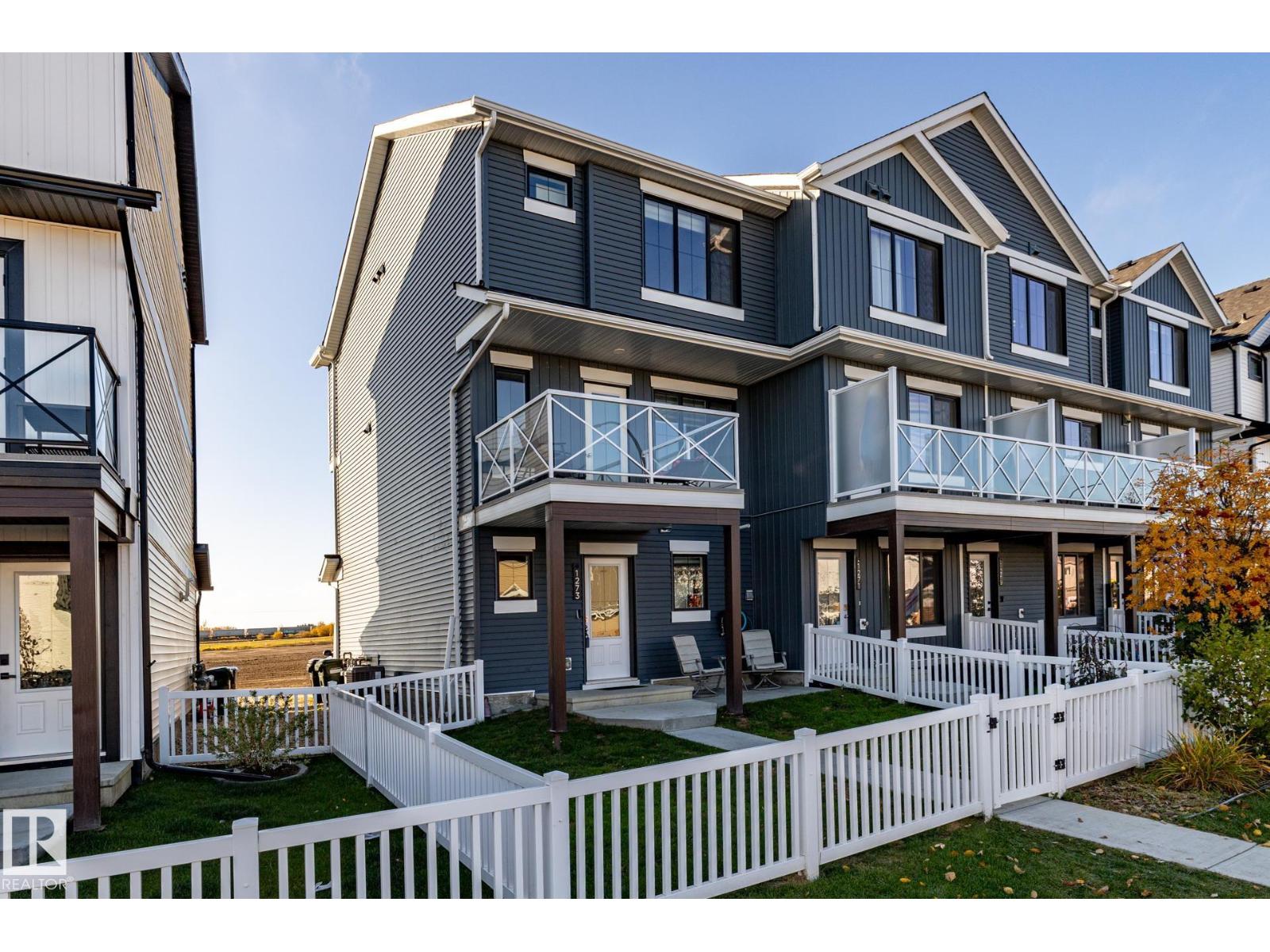 1273 MCLEOD AV