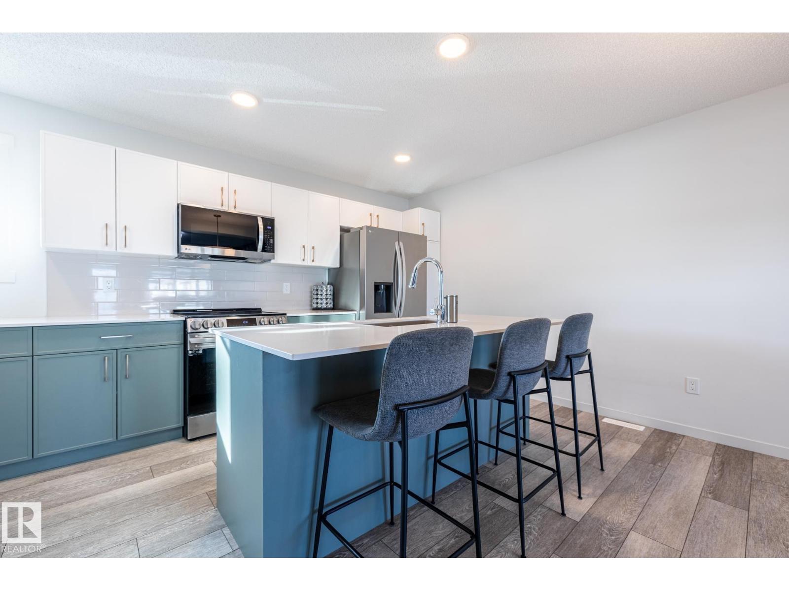 1273 MCLEOD AV