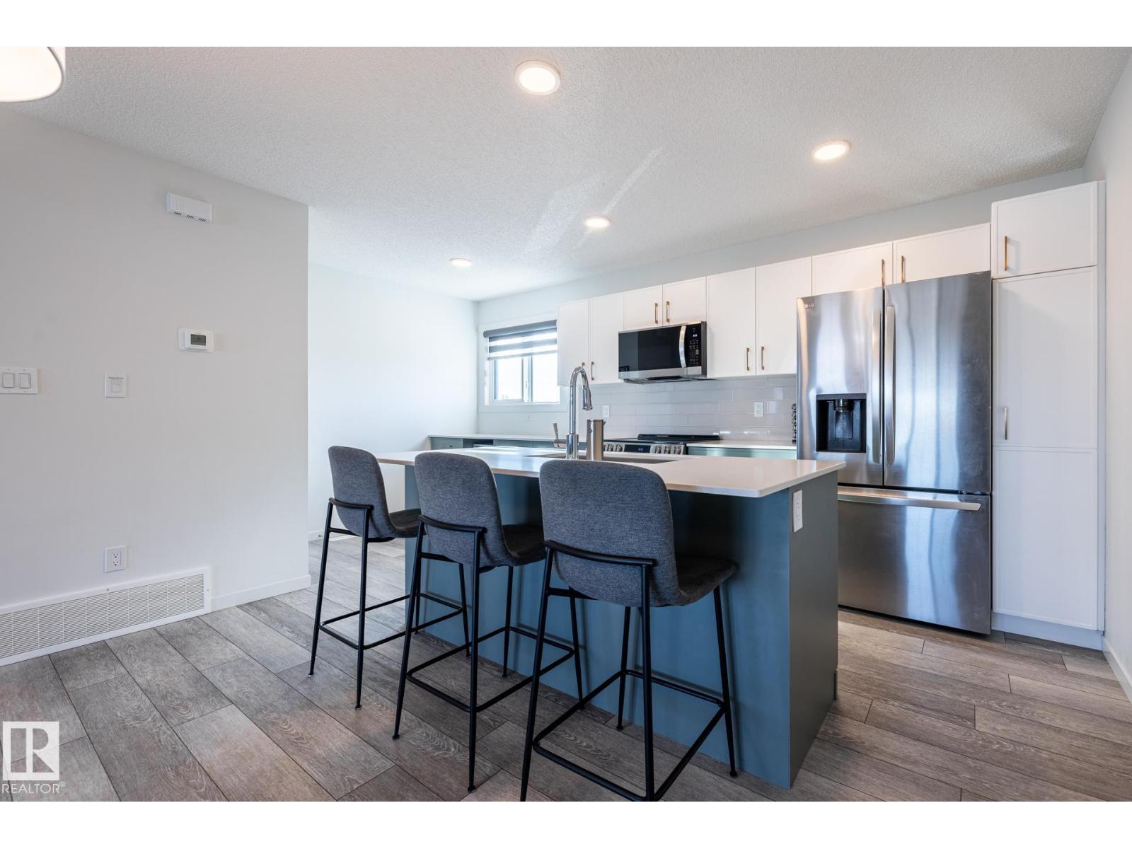 1273 MCLEOD AV