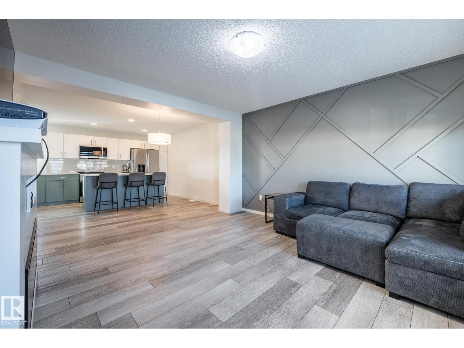 1273 MCLEOD AV