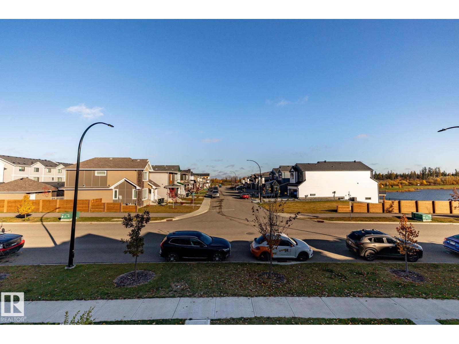 1273 MCLEOD AV