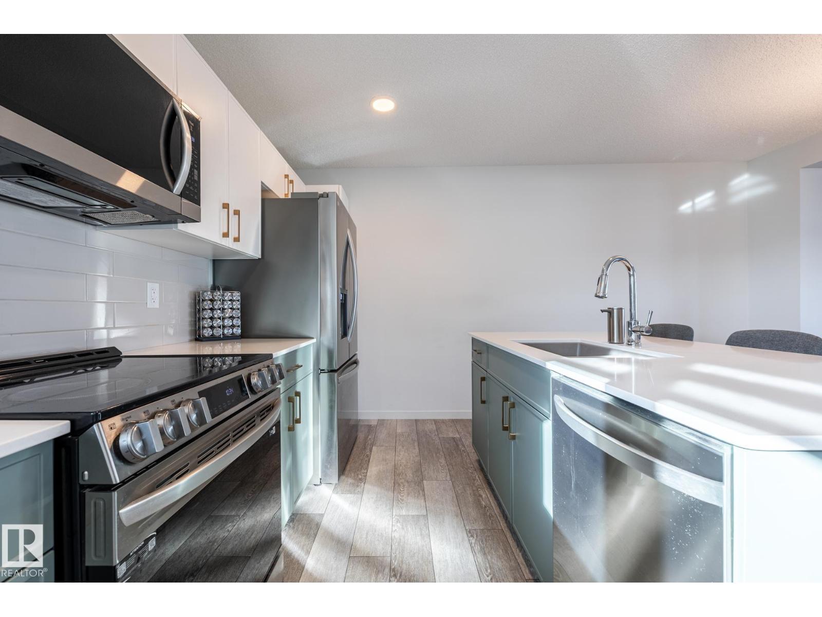1273 MCLEOD AV