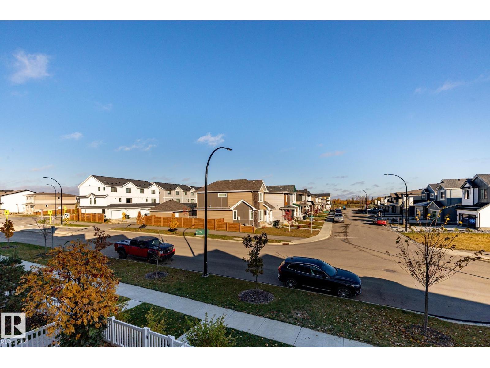 1273 MCLEOD AV