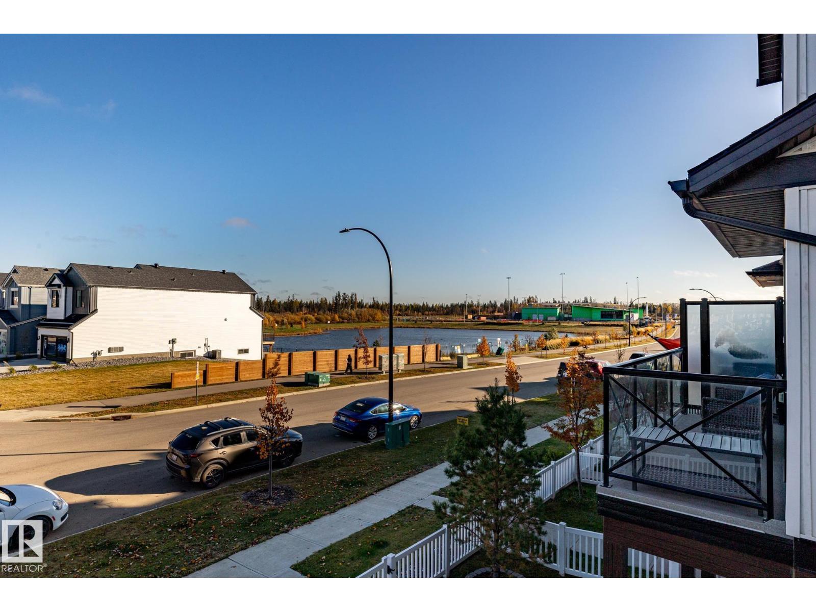 1273 MCLEOD AV