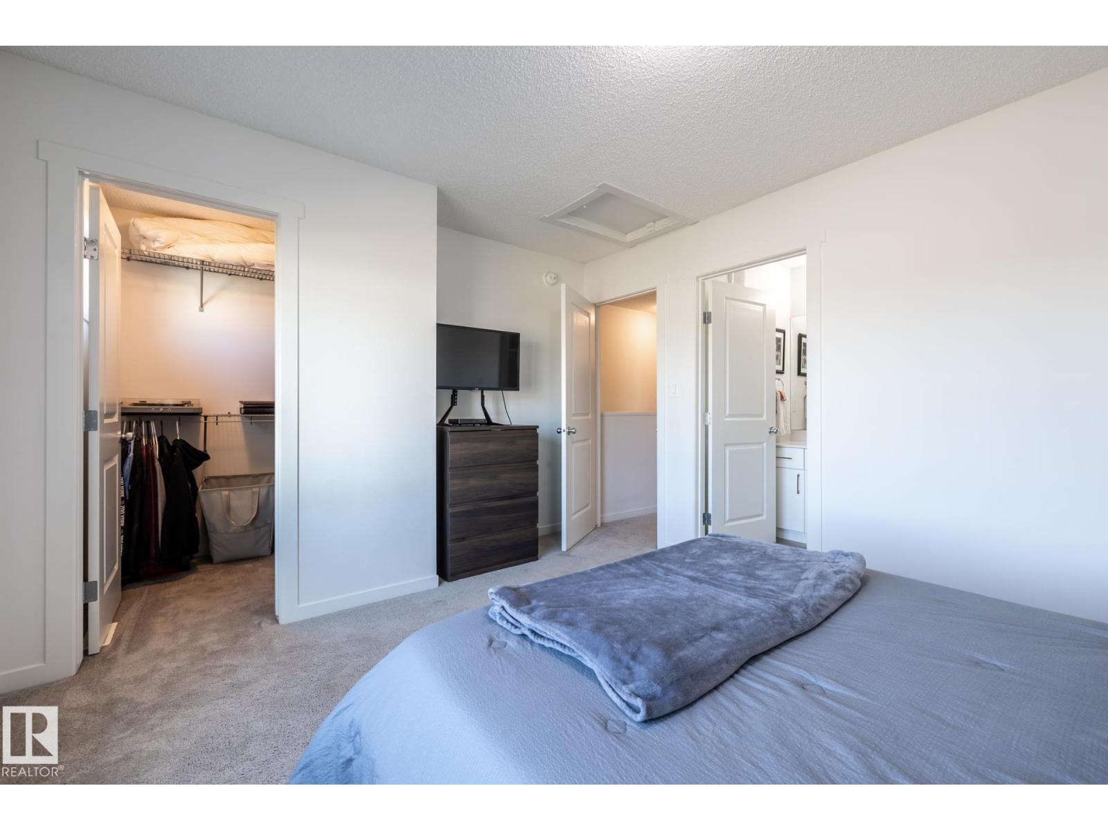 1273 MCLEOD AV