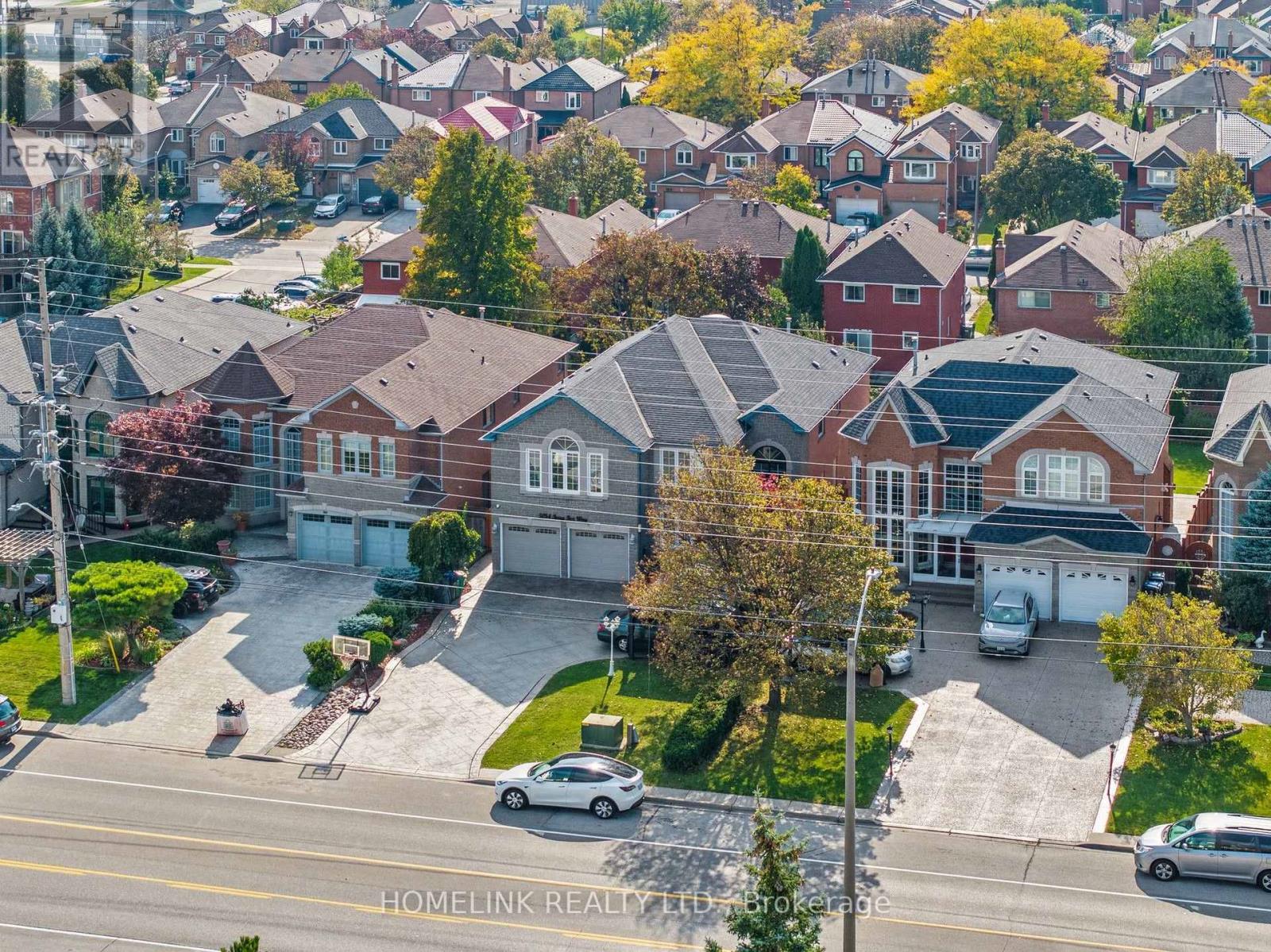 5054 Terry Fox Way, Mississauga, Ontario  L5V 1R7 - Photo 3 - W14024022
