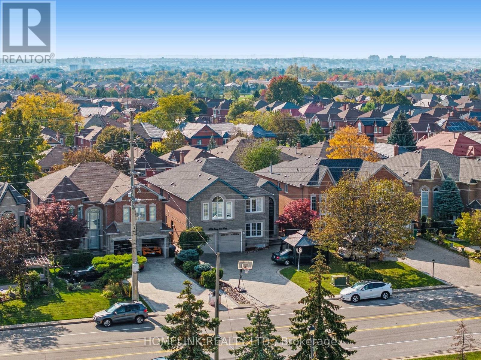 5054 Terry Fox Way, Mississauga, Ontario  L5V 1R7 - Photo 4 - W14024022