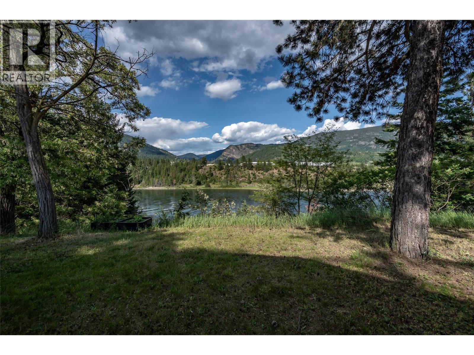 1451 Columbia Avenue, Castlegar, British Columbia  V1N 1H8 - Photo 15 - 10351656