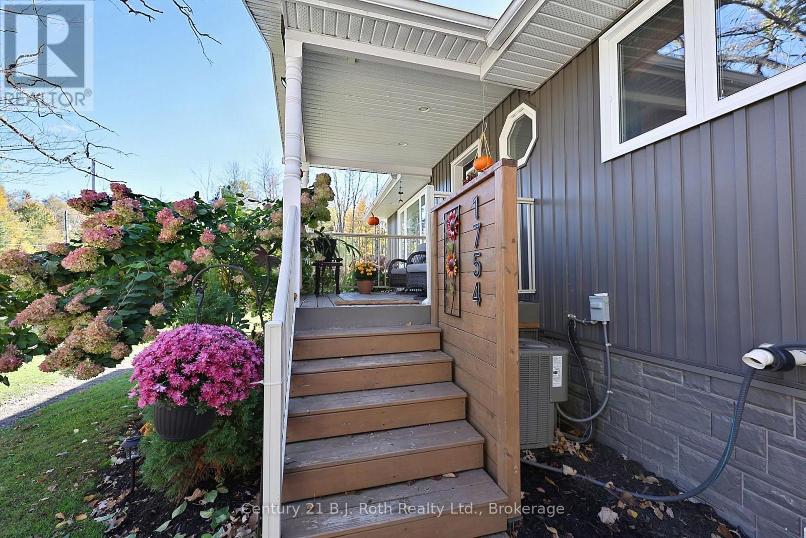 1754 South Sparrow Lake Road, Severn, Ontario  P0E 1N0 - Photo 4 - S14032228