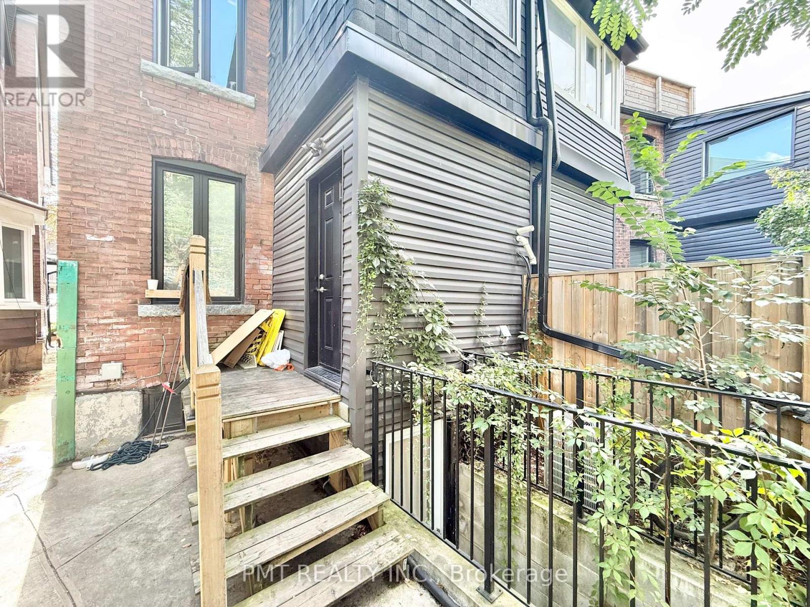 Main - 8 Rusholme Park Crescent, Toronto, Ontario  M6J 2C9 - Photo 2 - C14032194