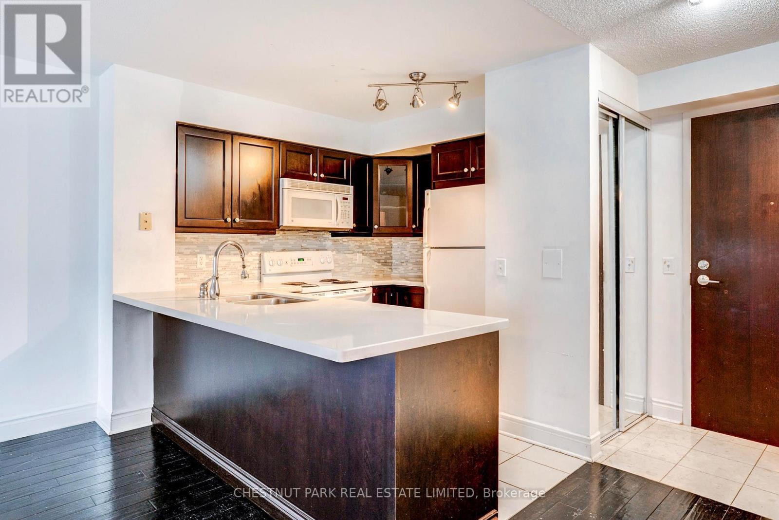 1008 - 30 Grand Trunk Crescent, Toronto, Ontario  M5J 3A4 - Photo 7 - C14032238