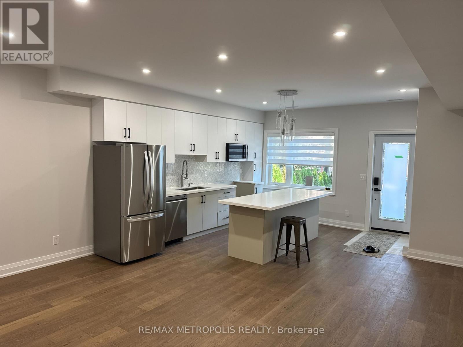 94 Saint Clarens Avenue, Toronto, Ontario  M6K 2S5 - Photo 3 - C14032380
