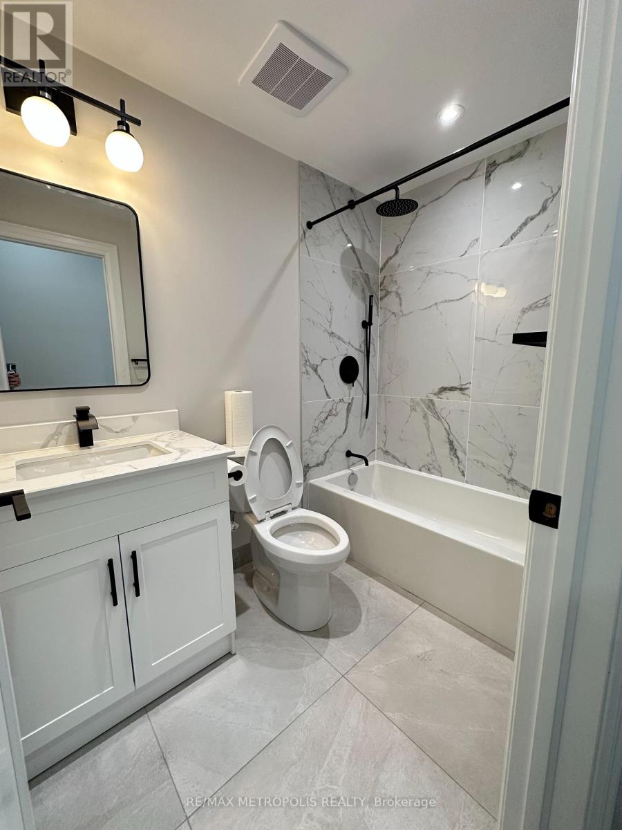 94 Saint Clarens Avenue, Toronto, Ontario  M6K 2S5 - Photo 6 - C14032380
