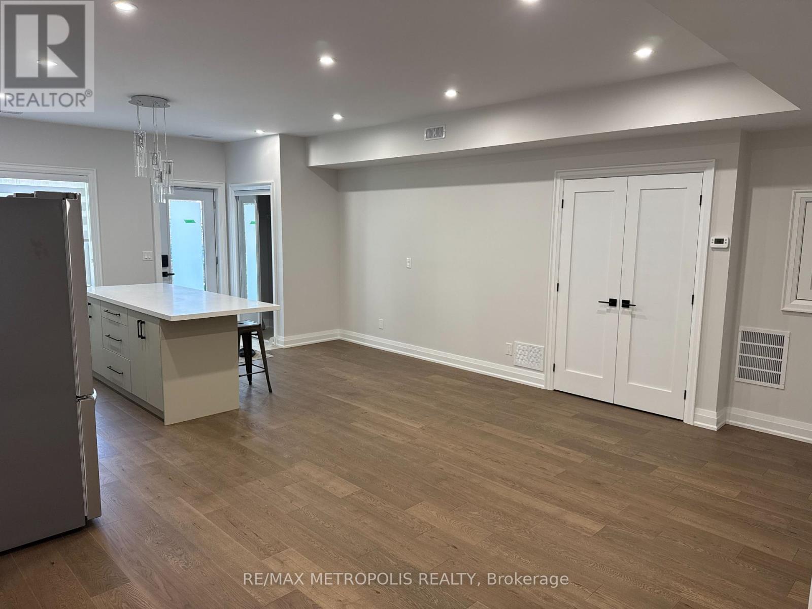 94 Saint Clarens Avenue, Toronto, Ontario  M6K 2S5 - Photo 9 - C14032380